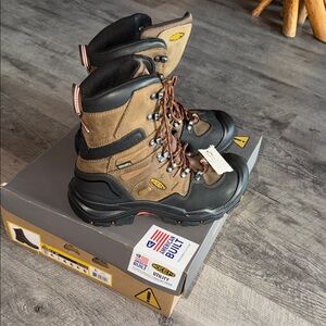 NWT Keen Utility Tan and Black High-Top Boots